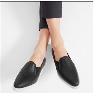 Everlane black point toe street shoe